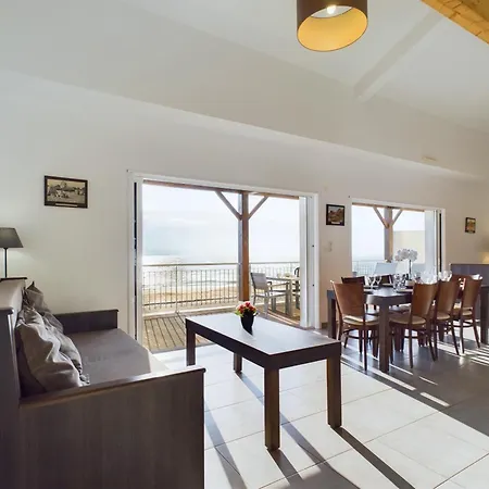 Sur La Plage, Avec Terrasse Et Vue *