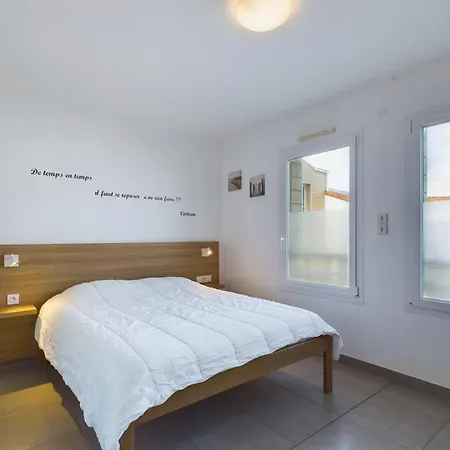 Sur La Plage, Avec Terrasse Et Vue Apartment *